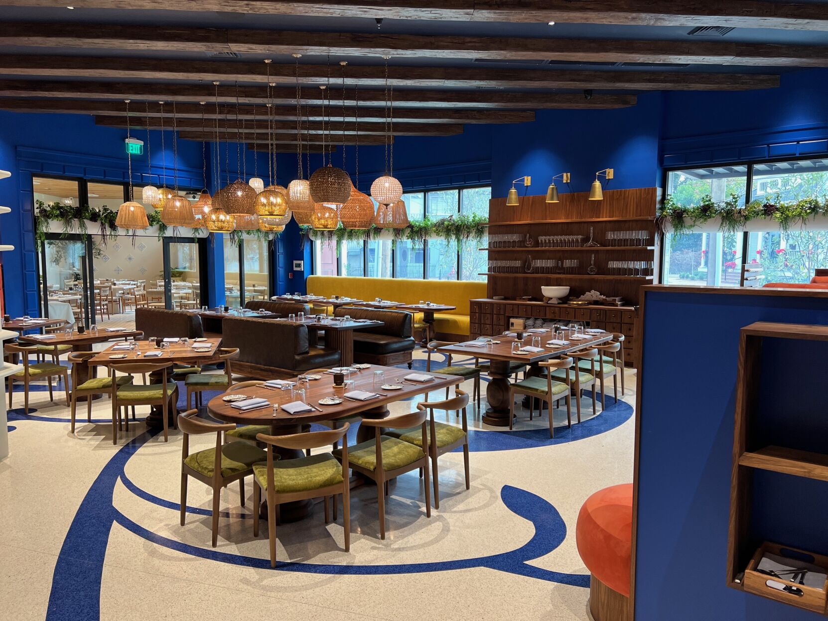 tana dining room2